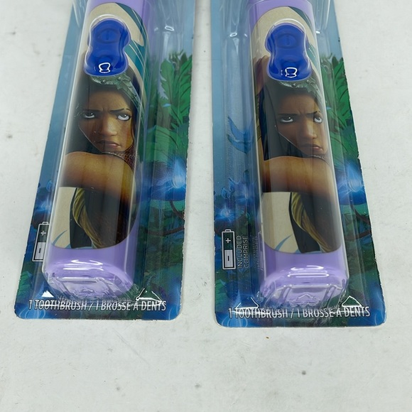 New 2 - Oral-B Kids Battery Powered Electric Toothbrush Featuring Disney’s Raya - Picture 3 of 5